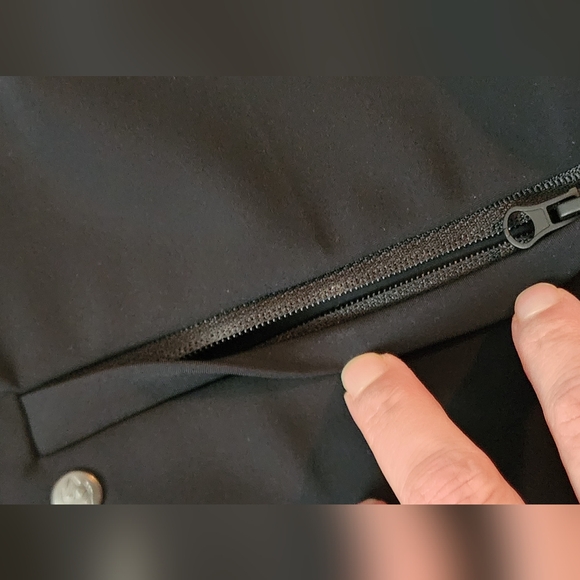 GREYSON Lyra Short in Shepherd Black Size XL - Picture 12 of 15